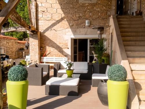 a patio with couches and chairs and plants at Appartement spacieux à Chenevrey-et-Morogne 160 m² avec terrasse in Chenevrey-et-Morogne