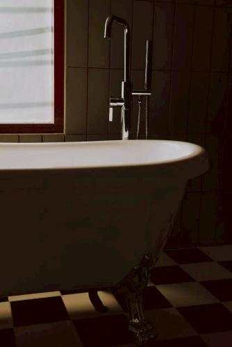 a bath tub with a faucet in a bathroom at STAY Standard HOTEL Kohlarn in Ko Larn