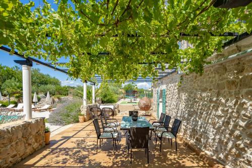 Villa Dalmatia | Luxury Stone Villa with Pool & Tennis