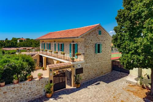 Villa Dalmatia | Luxury Stone Villa with Pool & Tennis