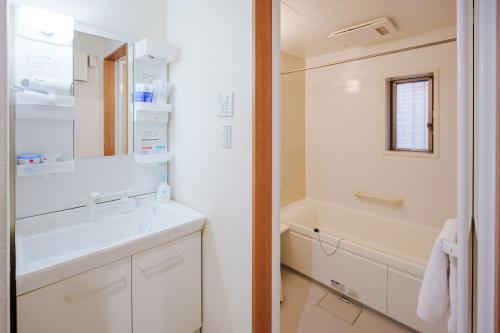 XXS Central Tokyo Home with Easy Shinjuku Access 2Min Subway