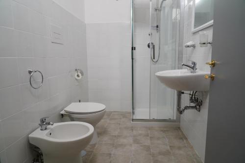 a bathroom with a toilet and a sink and a shower at B e B LEMI in Ponte