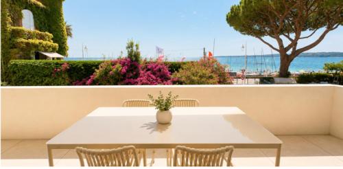 Luxurious 2BR - Sea View - Palm Beach
