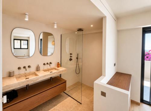 Luxurious 2BR - Sea View - Palm Beach