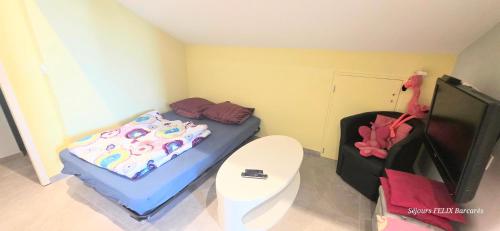 Le Barcarès - gîte "Carlit" climatisé 2 chambres pour 6 personnes, à 10 mns à pied de la plage et du village de Noël, avec place de parking
