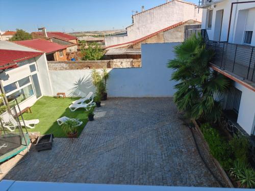 an aerial view of a courtyard of a house at Apartamentos La Bodega in La Zarza