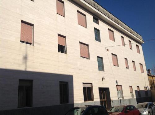 a large white building with windows on the side of it at Ristorante Albergo Roma in Legnano