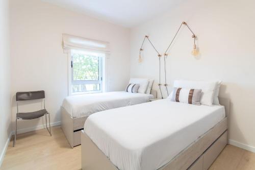 Coastal 2BR Near Metro with AC by LovelyStay