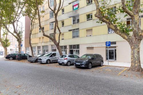 Coastal 2BR Near Metro with AC by LovelyStay
