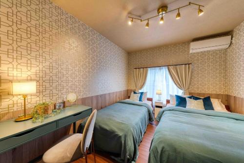 Popular location, 2 stops to Namba, 4 bedrooms, ideal as a base for sightseeing