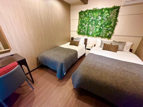 Popular location, 2 stops to Namba, 4 bedrooms, ideal as a base for sightseeing