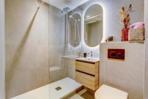 a bathroom with a shower and a toilet and a sink at Edelweiss Lodge in Morzine