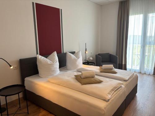 a bedroom with a large bed with white sheets and pillows at Motel Smart in Bogen