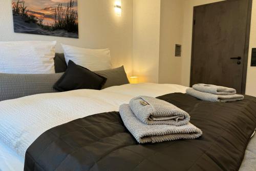 a bedroom with two towels on a bed at Relax Apartment Lakewalk in Friedrichshafen