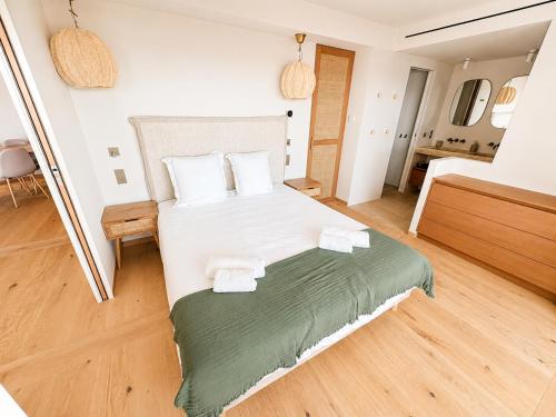 Luxurious 2BR - Sea View - Palm Beach