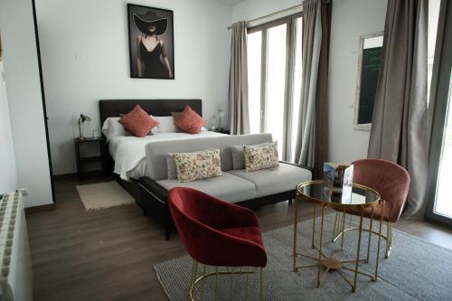 a bedroom with a bed and a couch and a table at Bellevall resort, hotel y apartamentos in Aspe