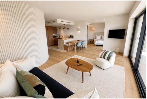 Beautiful 2BR with Terrace with Sea View Palm Beach