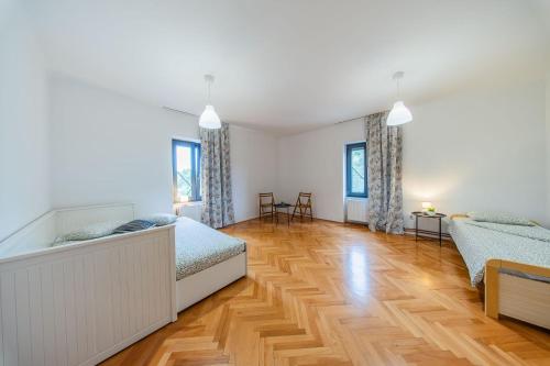 Flexible SelfCheckIns Zagreb 277 - 2 Bedroom Apartment - Backyard - Parking