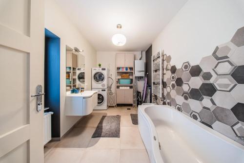 Flexible SelfCheckIns Zagreb 277 - 2 Bedroom Apartment - Backyard - Parking