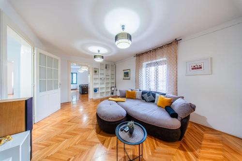 Flexible SelfCheckIns Zagreb 277 - 2 Bedroom Apartment - Backyard - Parking