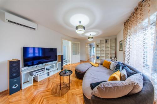 Flexible SelfCheckIns Zagreb 277 - 2 Bedroom Apartment - Backyard - Parking