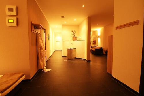 a room with a hallway with a room with at Hotel Central in Zeven