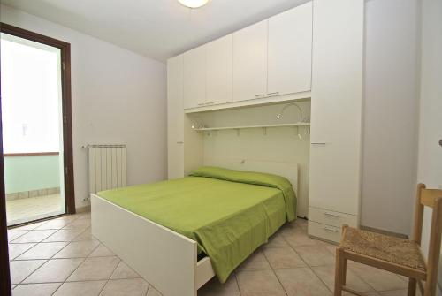 a bedroom with a bed and a chair and a window at Smith 3B in Lido degli Estensi