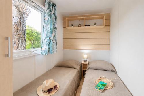 Le Photinia, mobil-home climatisé avec vue mer situé au cœur du domaine