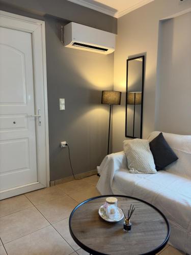 Cozy & Stylish Apartment - Steps from the Market