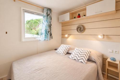 Le Photinia, mobil-home climatisé avec vue mer situé au cœur du domaine