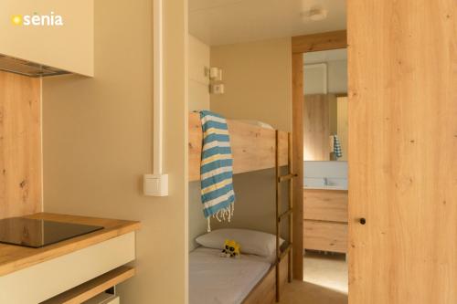 a small room with a bunk bed in a tiny house at Sènia Botànic Bonavista in Calella