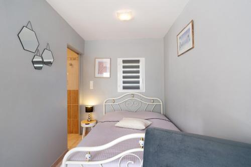 a bedroom with a white bed in a room at Studio Montayral in Montayral