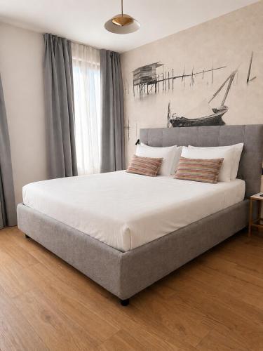 a bedroom with a large bed with white sheets at Palazzo dei Guardiani in Venice