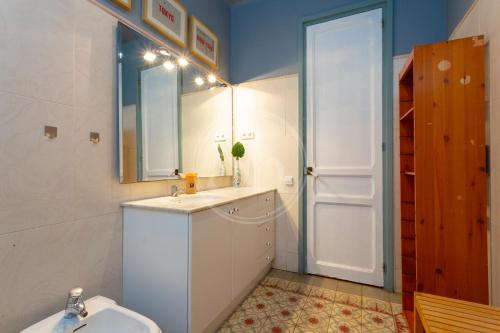 City center apartment for 4