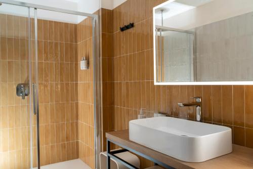 a bathroom with a white sink and a shower at Palazzo dei Guardiani in Venice