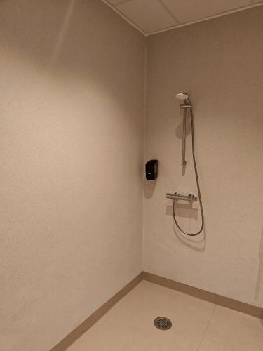 Kamar mandi di Hotel Capsule Inn