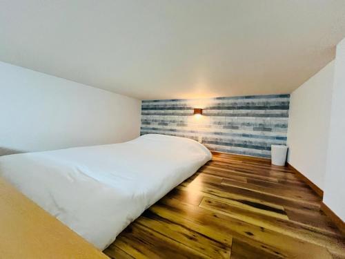 NEW OPEN Cozy Loft 5-Min Drive to Marine Messe Up to 4 Guests