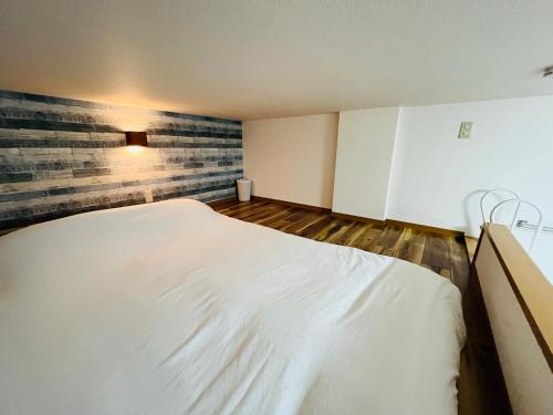 NEW OPEN Cozy Loft 5-Min Drive to Marine Messe Up to 4 Guests