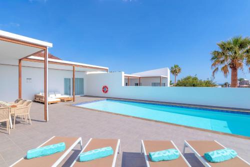 Villa Maravento Playa Blanca Heated Pool Family Luxury Retreat