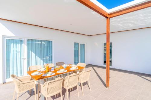 Villa Maravento Playa Blanca Heated Pool Family Luxury Retreat