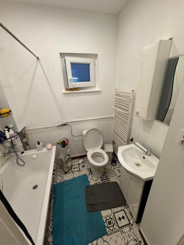 a small bathroom with a toilet and a sink at Pokoje Zbąszynek in Zbąszynek