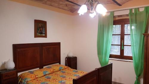 Ένα ή περισσότερα κρεβάτια σε δωμάτιο στο Agriturismo Il Poderino