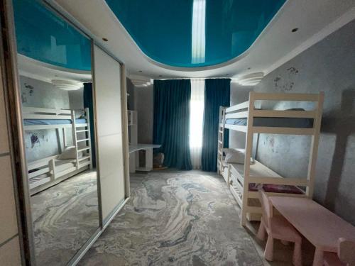 a room with two bunk beds and a mirror at Садиба "Віталія" in Volovets