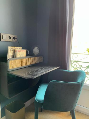 a room with a shelf and a blue chair at Ostan Hôtel Boutique in Roquebillière