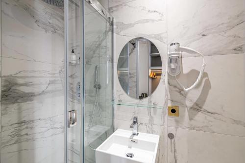Avaton Hotel - Deluxe Room - Cannes Palais