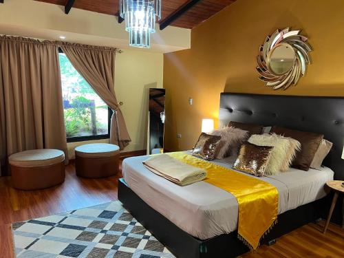 a bedroom with a large bed and a mirror at Villa Toscana in Maturín