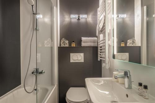 a bathroom with a sink and a toilet and a shower at Sure Hotel by Best Western Angers Sud in Les Ponts-de-Cé