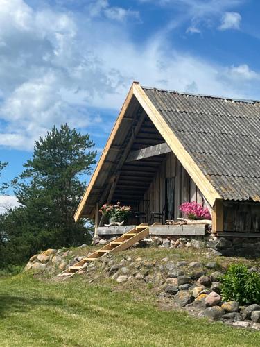 a large wooden cabin with a gambrel roof at Grandma's Attic in Saraiķi
