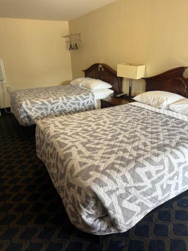 a hotel room with two beds in a room at Bing's Motel in Williamsport