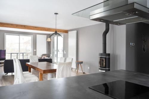 Chalet des Ruchers - Sleeps 6 - Private Hot Tub